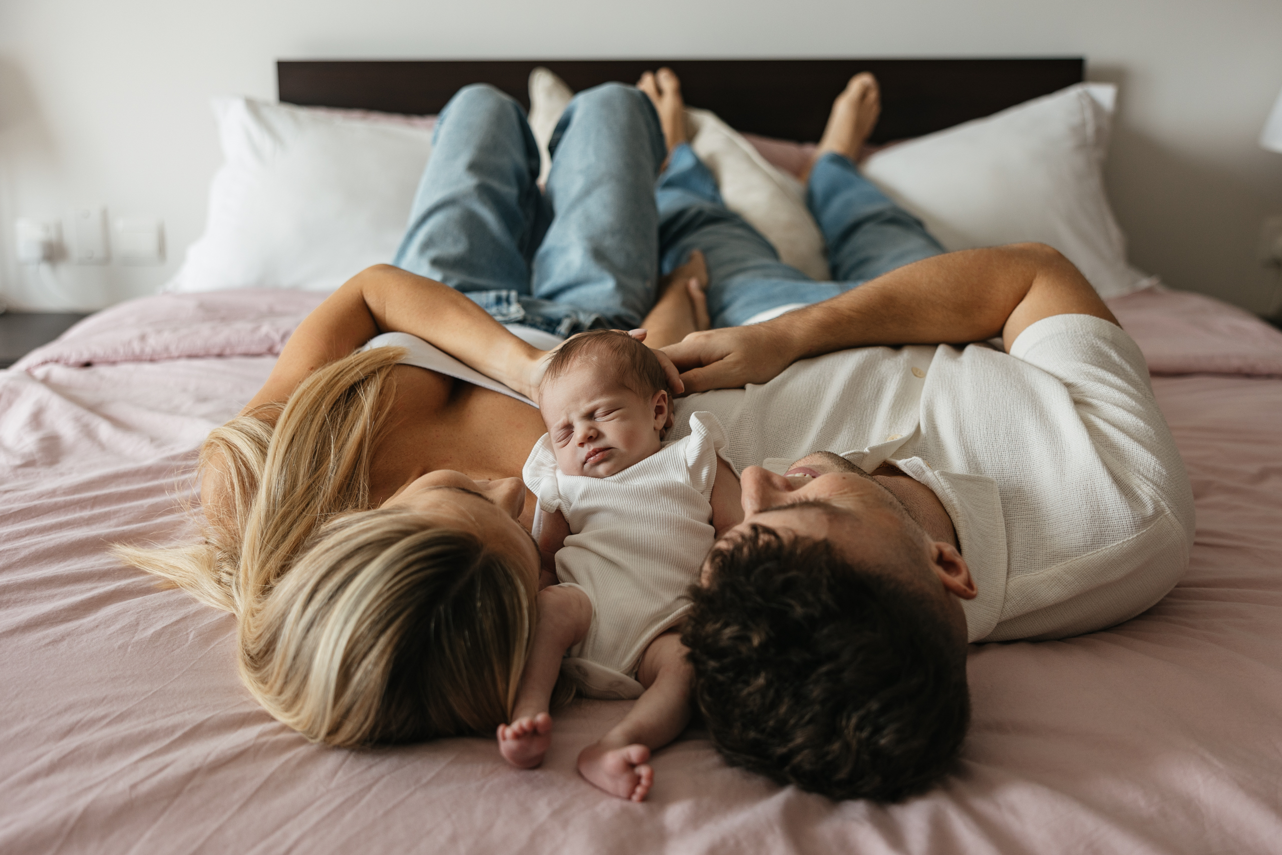 Best newborn photographer in Abu Dhabi natural lifestyle session