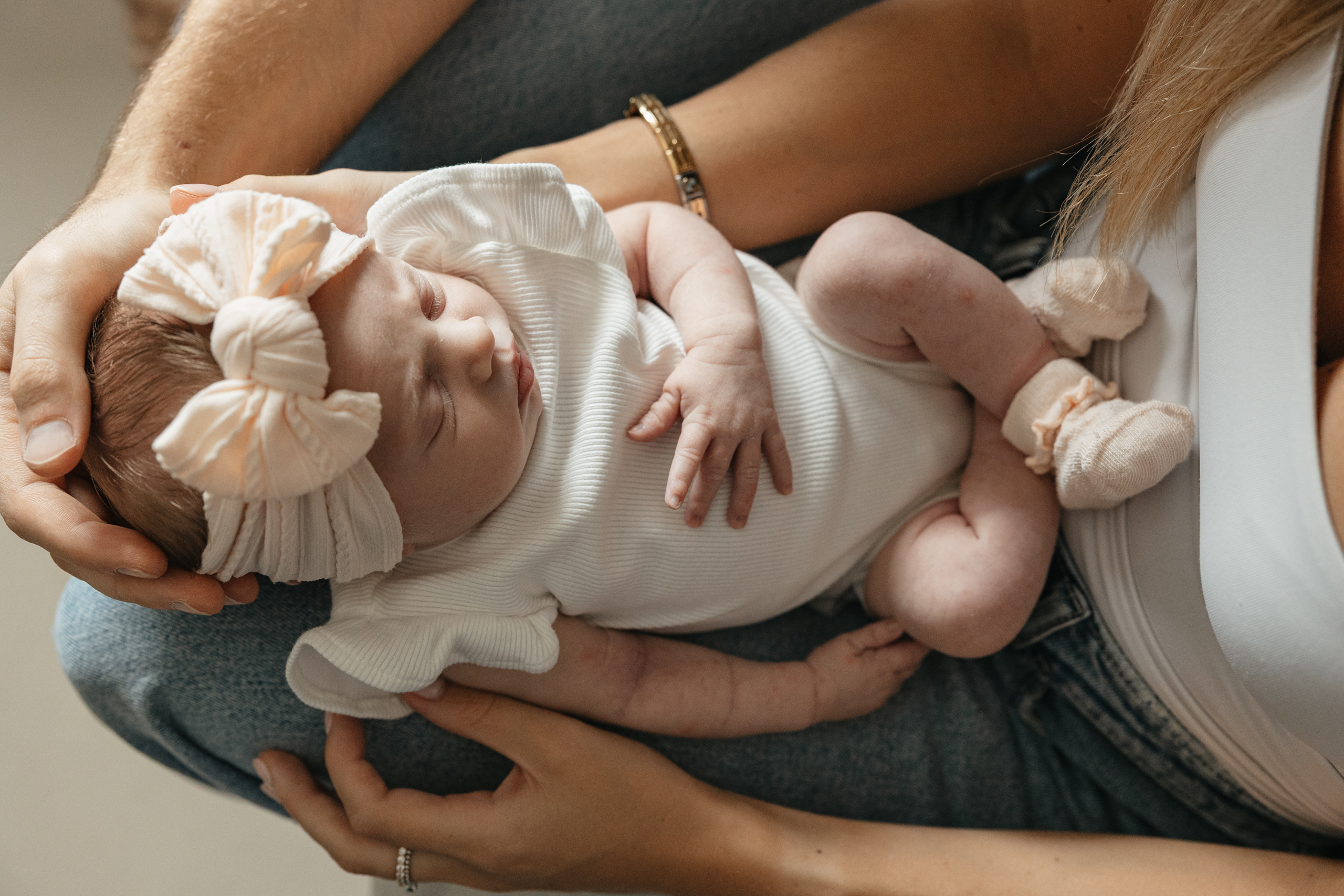 natural newborn photography at home abu dhabi